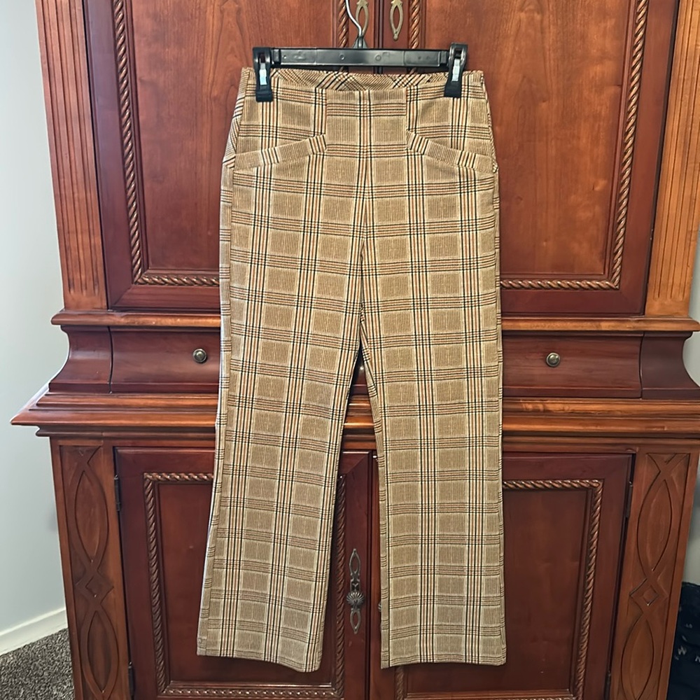 LIVERPOOL brand pants
Slip on pants.  Size 4